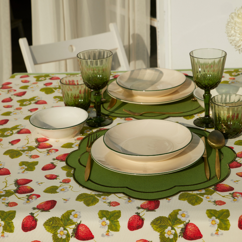 GISELLE STRAWBERRY TABLECLOTH