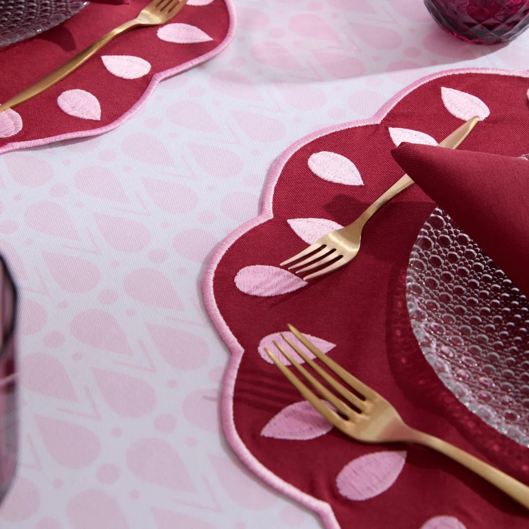 SCARLET NAPKINS BURGUNDY (SET OF 4)