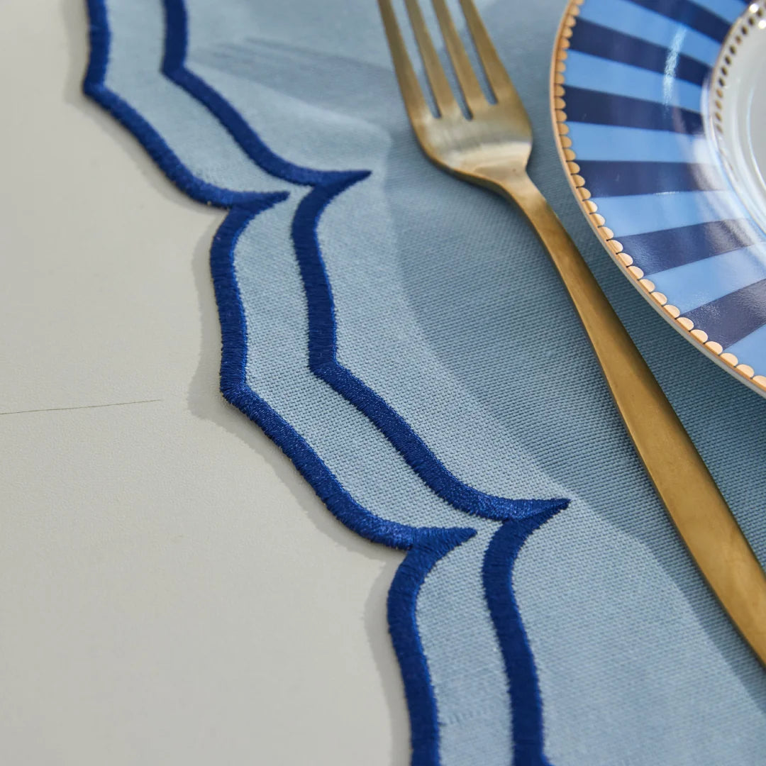 FIONA RUNNER LIGHT BLUE