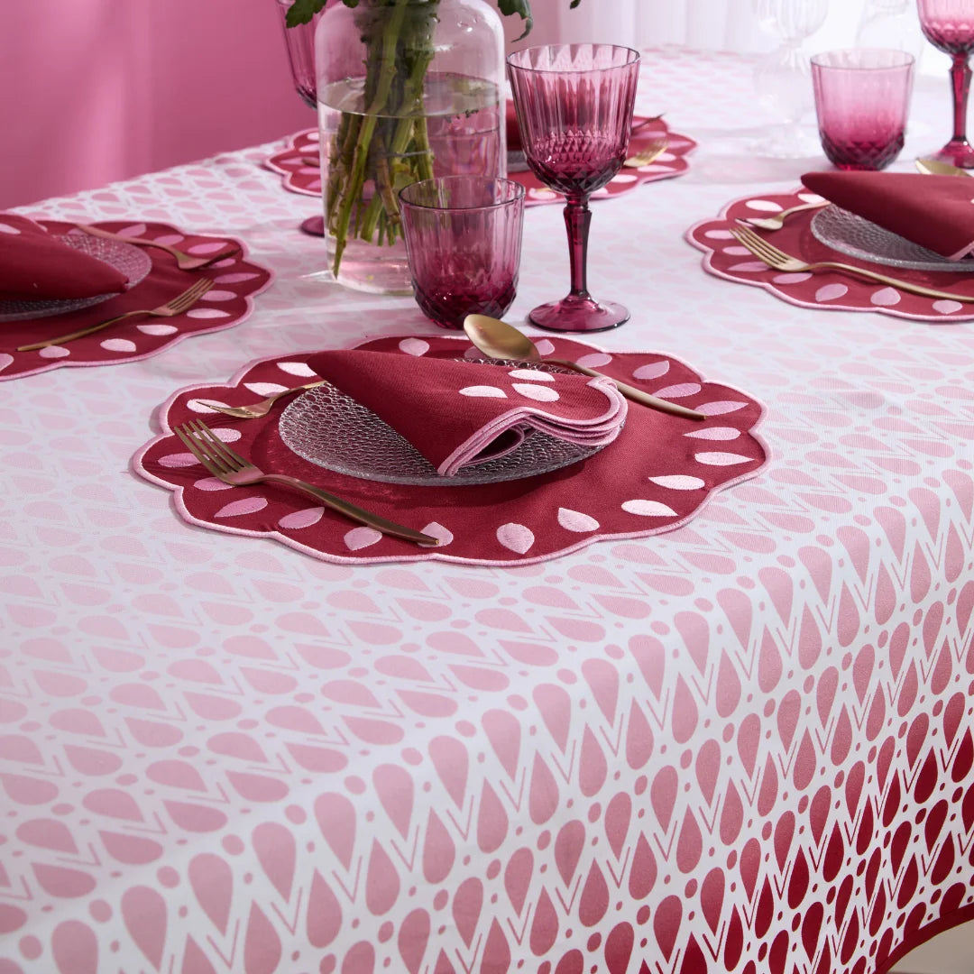 SCARLET NAPKINS BURGUNDY (SET OF 4)