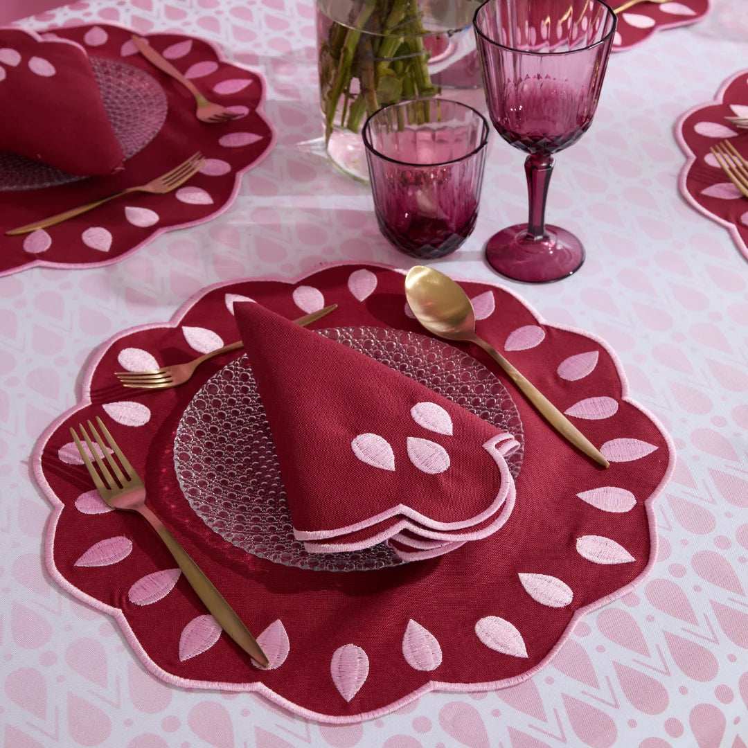 SCARLET NAPKINS BURGUNDY (SET OF 4)
