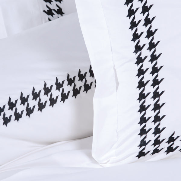 CROWBAR BLACK BEDDING SETS